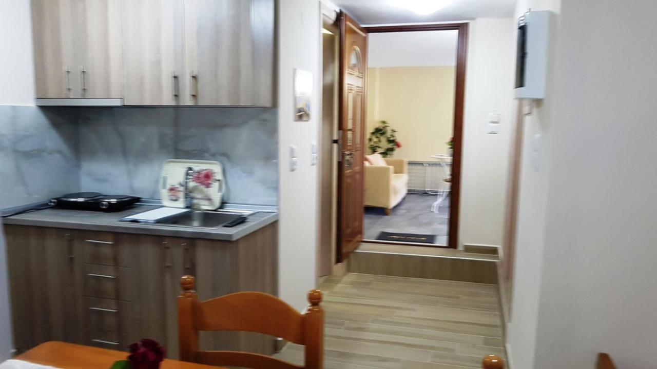 Fyllou Apartment 아스프로발타 외부 사진
